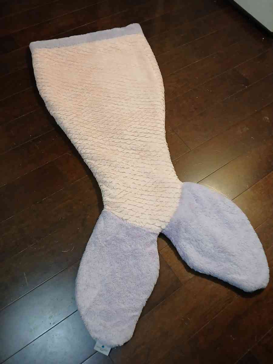 Authentic Kids murmaid pink and purple blanket tail - Indianapolis, Indiana - FleaMarketBay