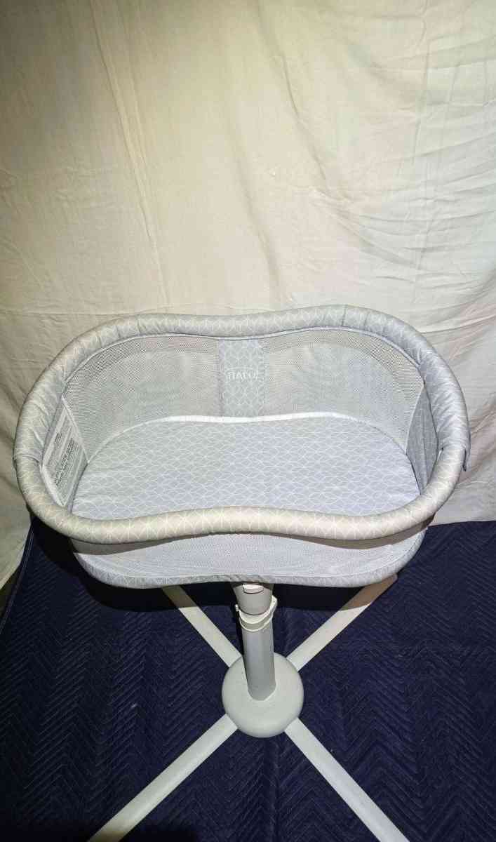 halo swivel bassinet - Burleson, Texas
