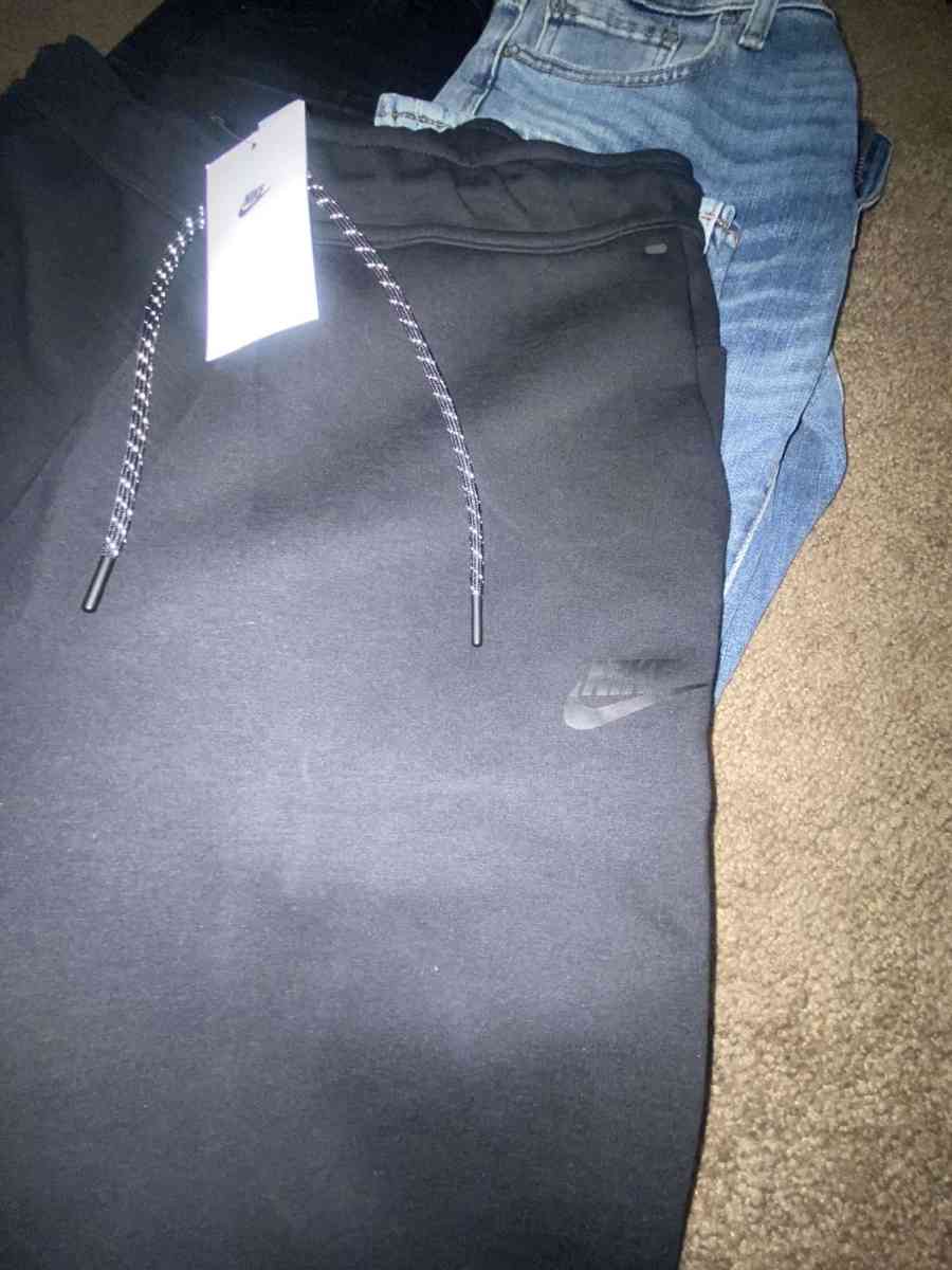 Nike Fleece Shorts - Admire, Kansas - FleaMarketBay