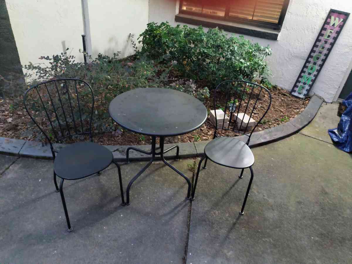 Metal Outside Table and 2 Chairs