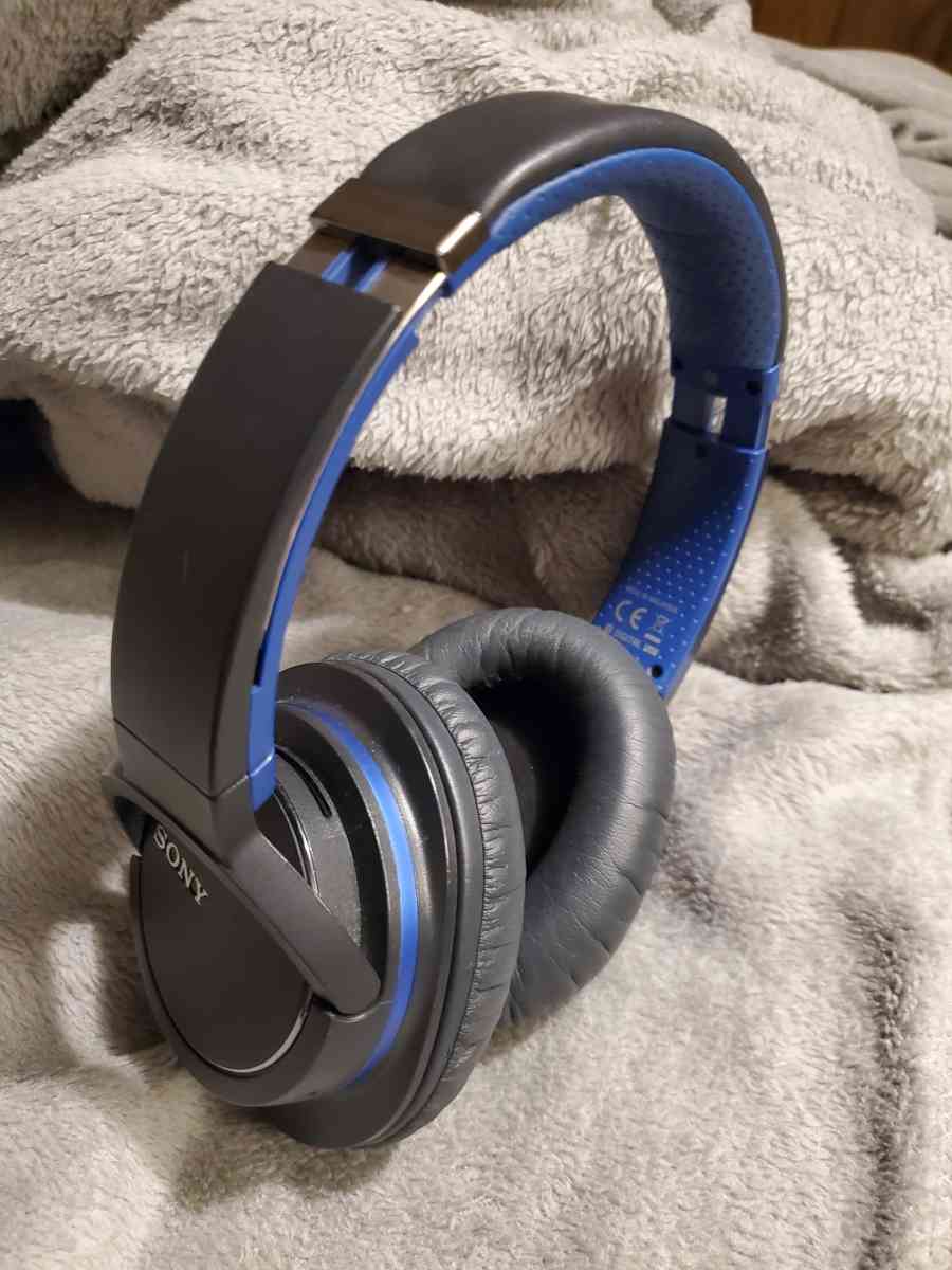Sony MDRXB950BT Wireless Bluetooth Headphones - Wheeling, West Virginia - FleaMarketBay