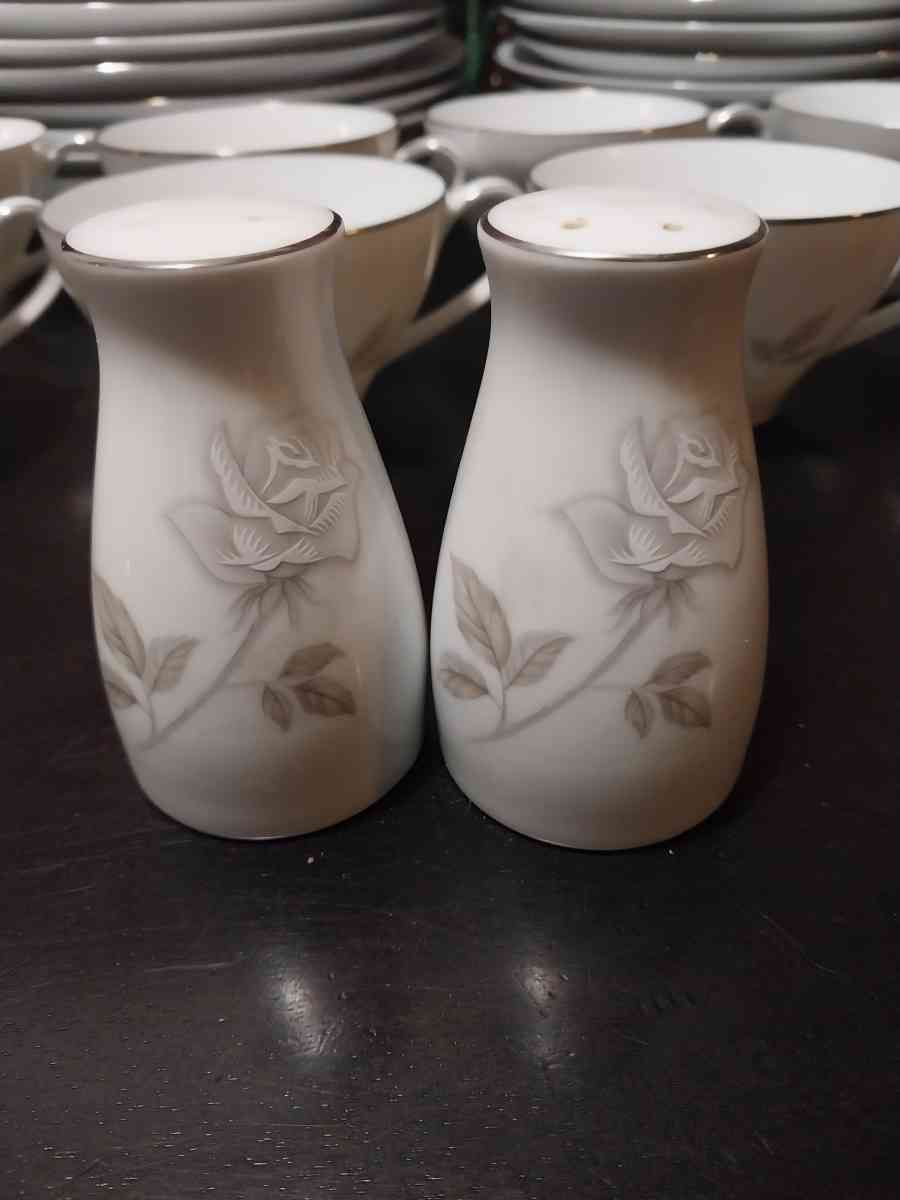 Noritake china Dinner set - Marengo, Iowa - FleaMarketBay