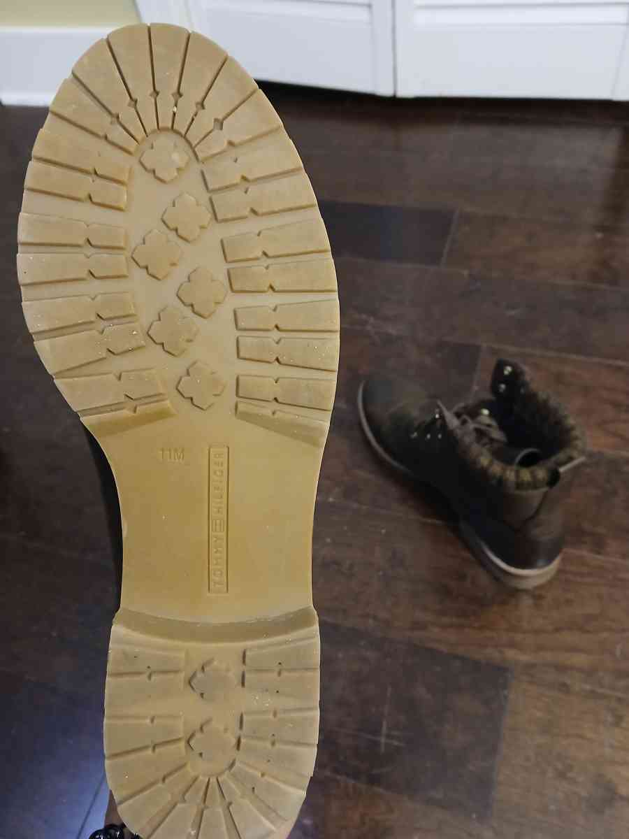 Tommy Hilfiger womens Brown boots Size 11M closed ankle - Indianapolis, Indiana - FleaMarketBay