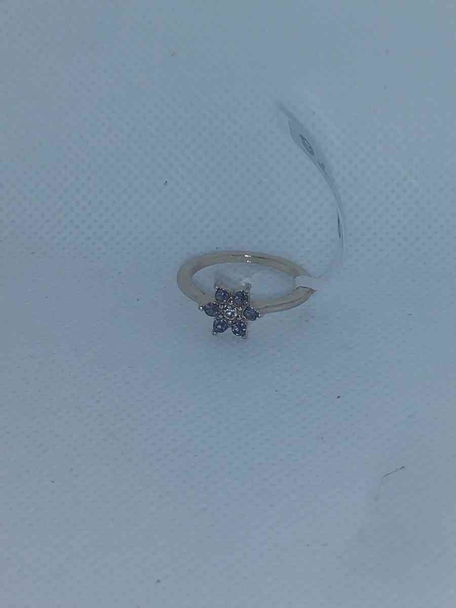 White Flower Chic Rhinestone Ring - Roanoke, Virginia - FleaMarketBay
