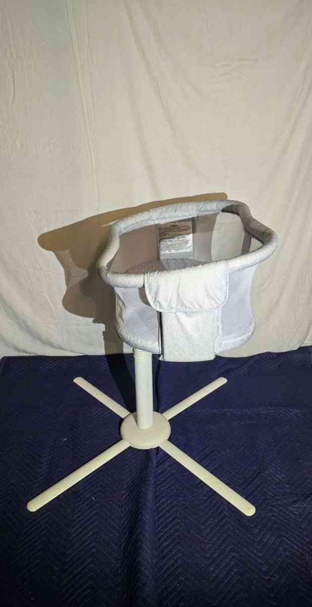 halo swivel bassinet - Burleson, Texas - FleaMarketBay