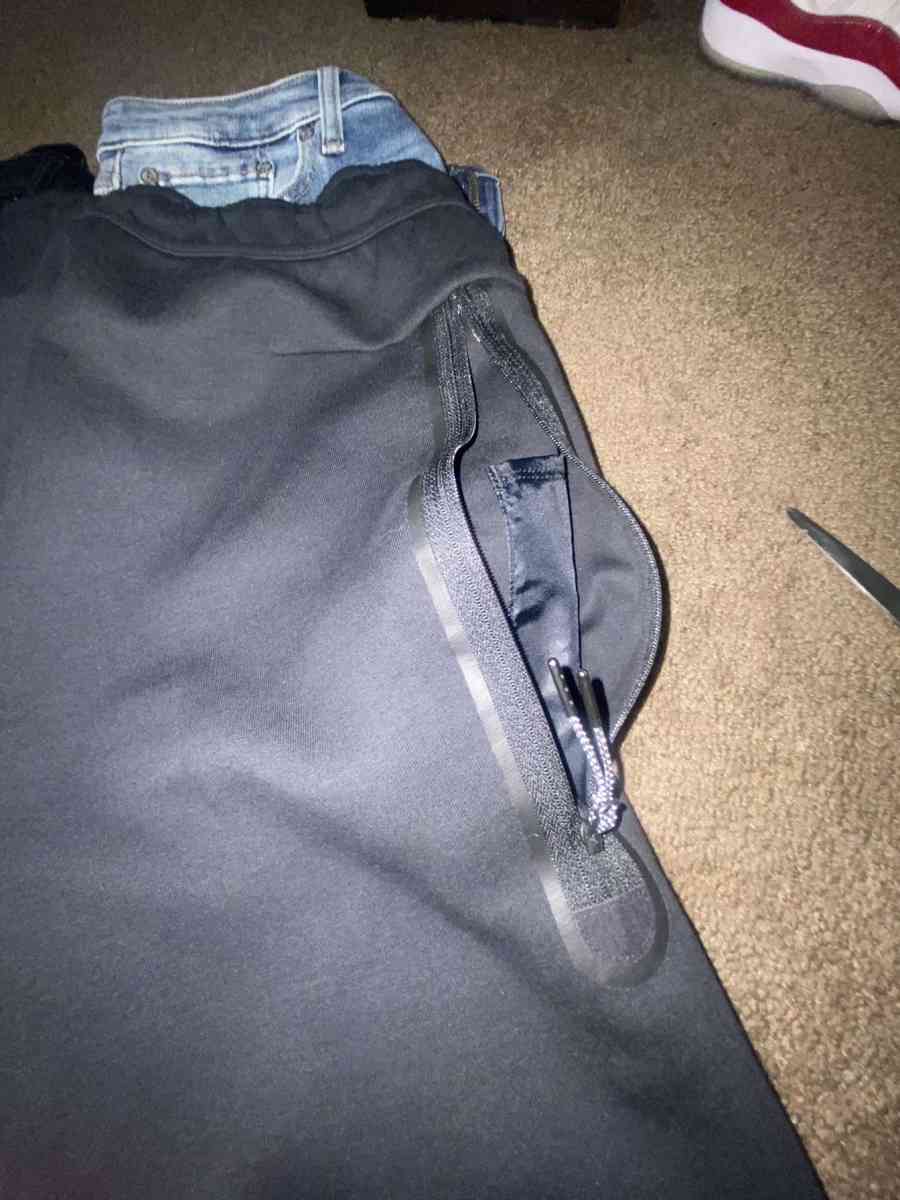 Nike Fleece Shorts - Admire, Kansas - FleaMarketBay