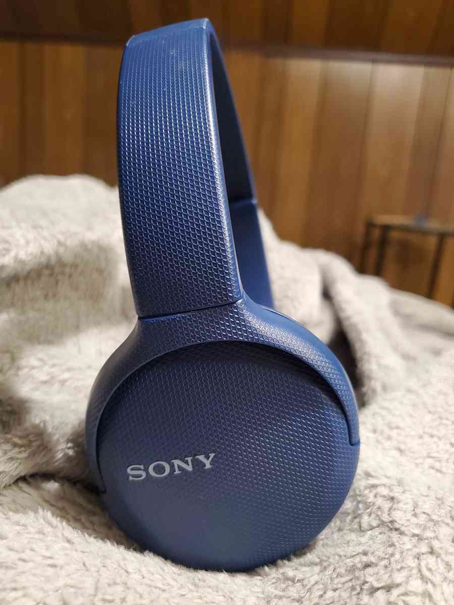 Sony Headphones - Wheeling, West Virginia - FleaMarketBay