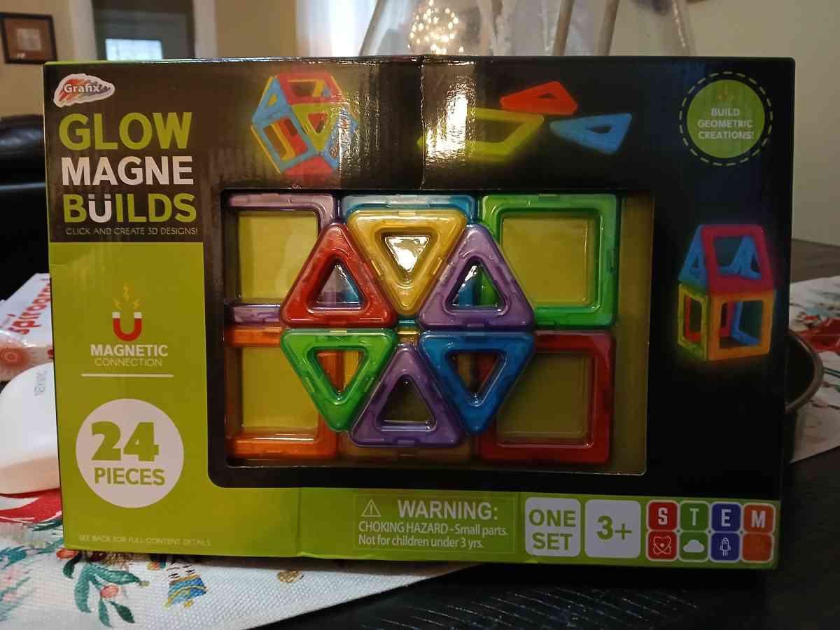 Glow Magne Builds 24 pieces set - Indianapolis, Indiana - FleaMarketBay