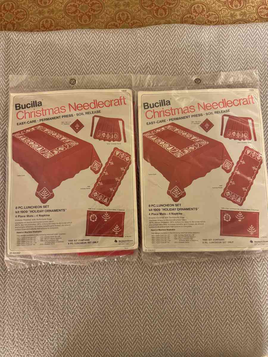 2018HMT Two New  Bucilla Christmas Needlecraft 8 Piece Lunch - Gallatin, Tennessee