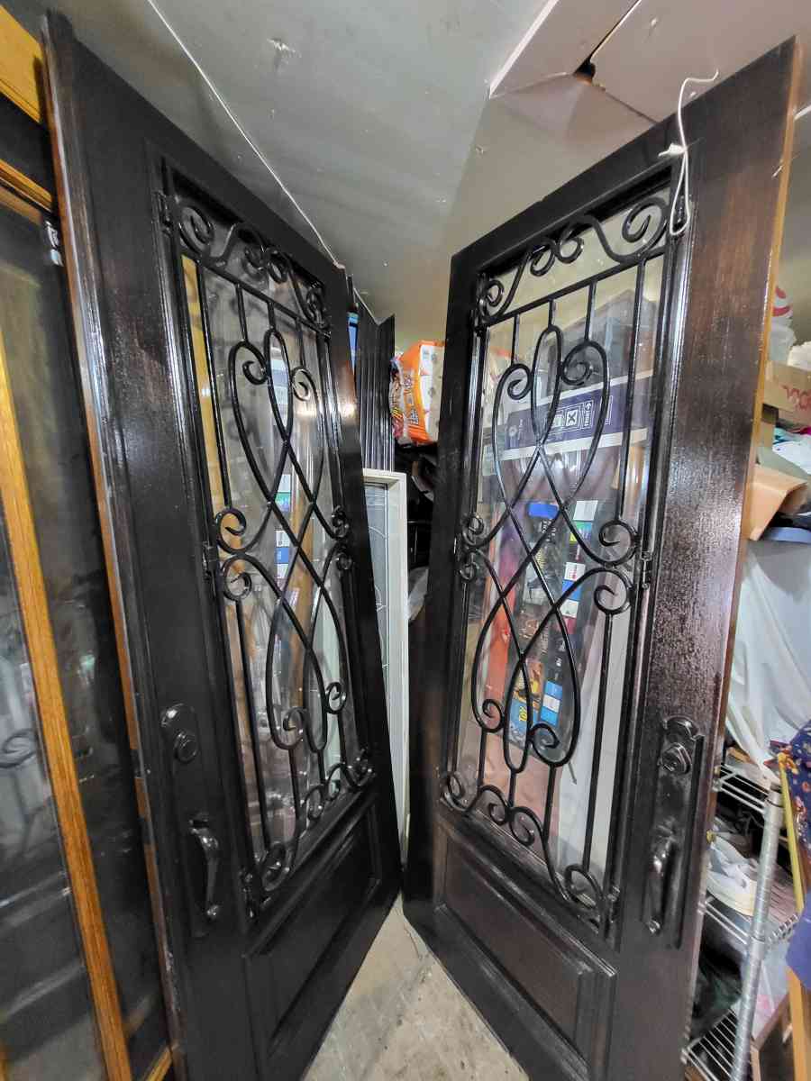 beautiful Mahogany Solid good front doble door 72x95 - Houston, Arkansas - FleaMarketBay