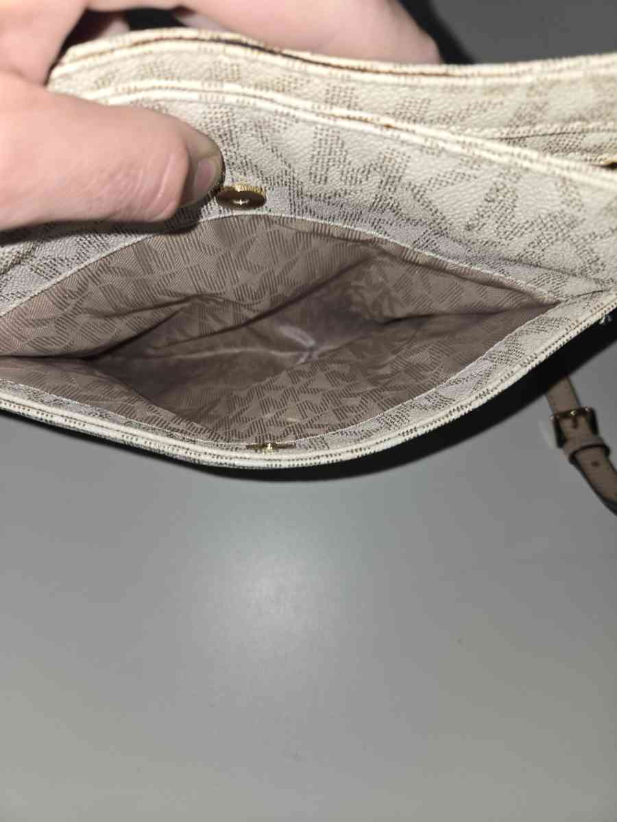 Michael KORS HANDBAG - Indianapolis, Indiana - FleaMarketBay