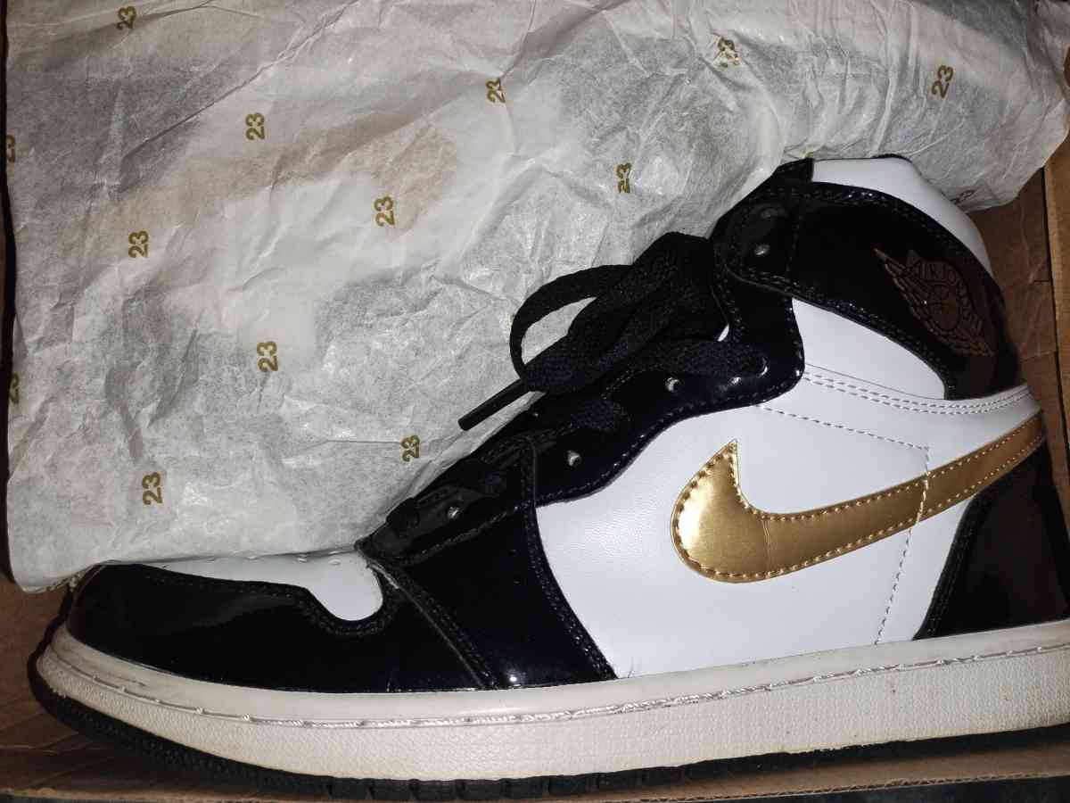 lot of 6 Nike Adidas sneakers Plus get 2 Free pair - Englewood, New Jersey - FleaMarketBay