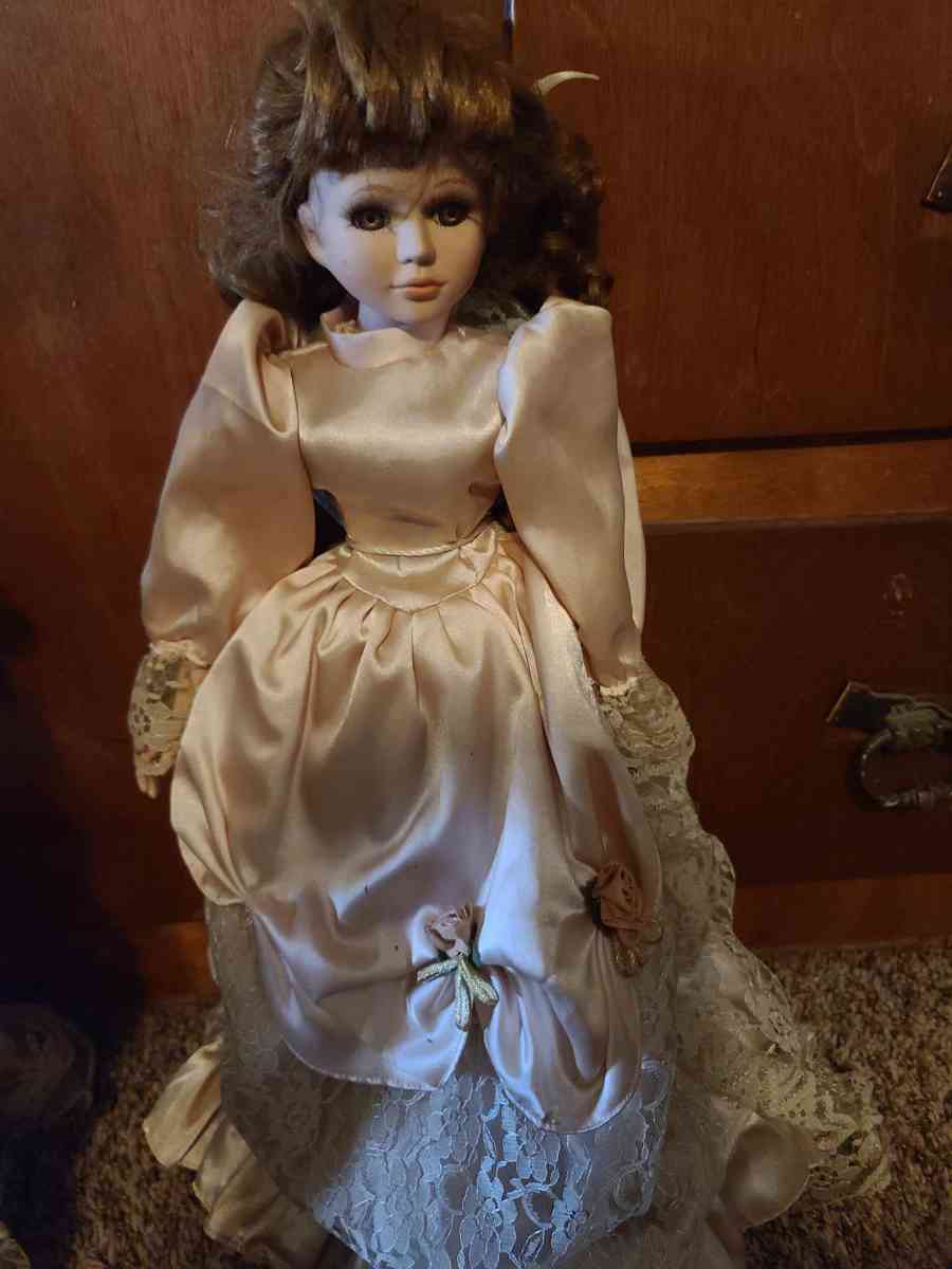 Porcelain Dolls - Lonoke, Arkansas - FleaMarketBay