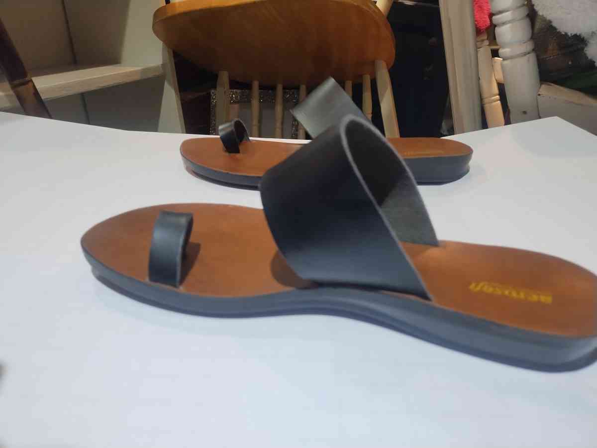 Aerosoft Sandals - Kirkwood, Delaware - FleaMarketBay