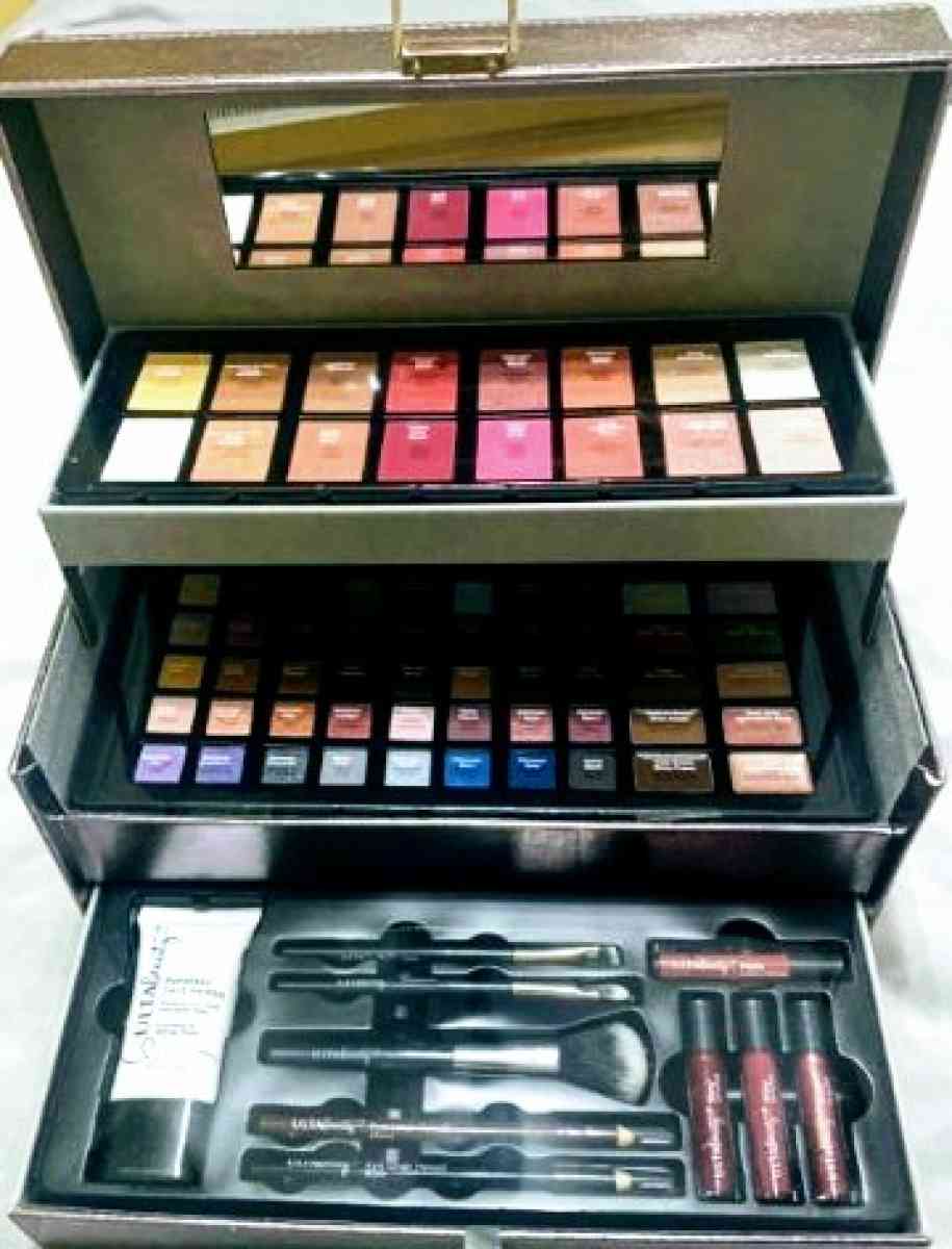 ULTA Flirty and Flawless Makeup Kit - Glendale, Arizona - FleaMarketBay