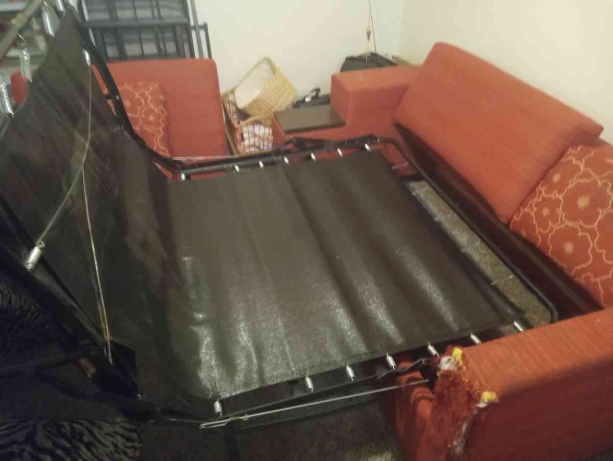 futon foldout couch - Gulfport, Mississippi - FleaMarketBay