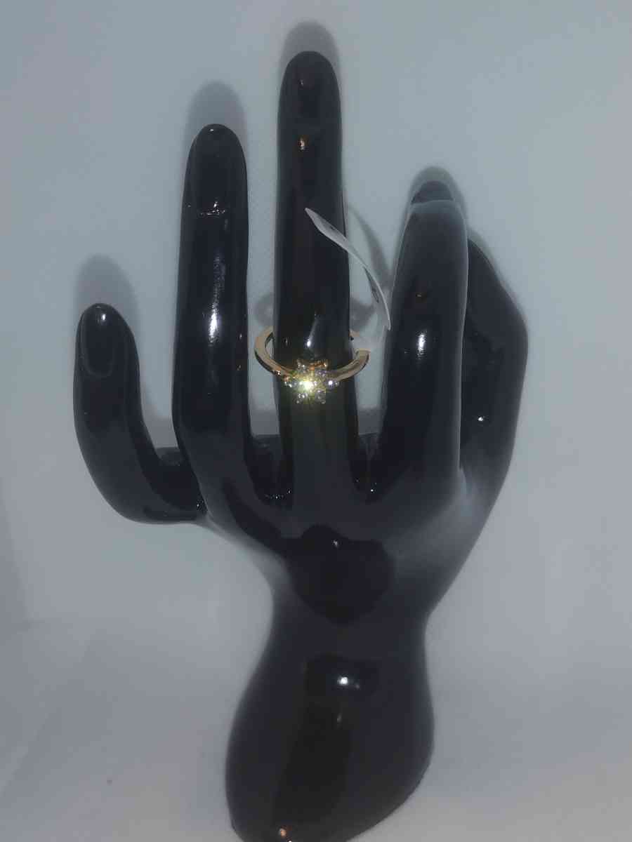 White Flower Chic Rhinestone Ring - Roanoke, Virginia - FleaMarketBay