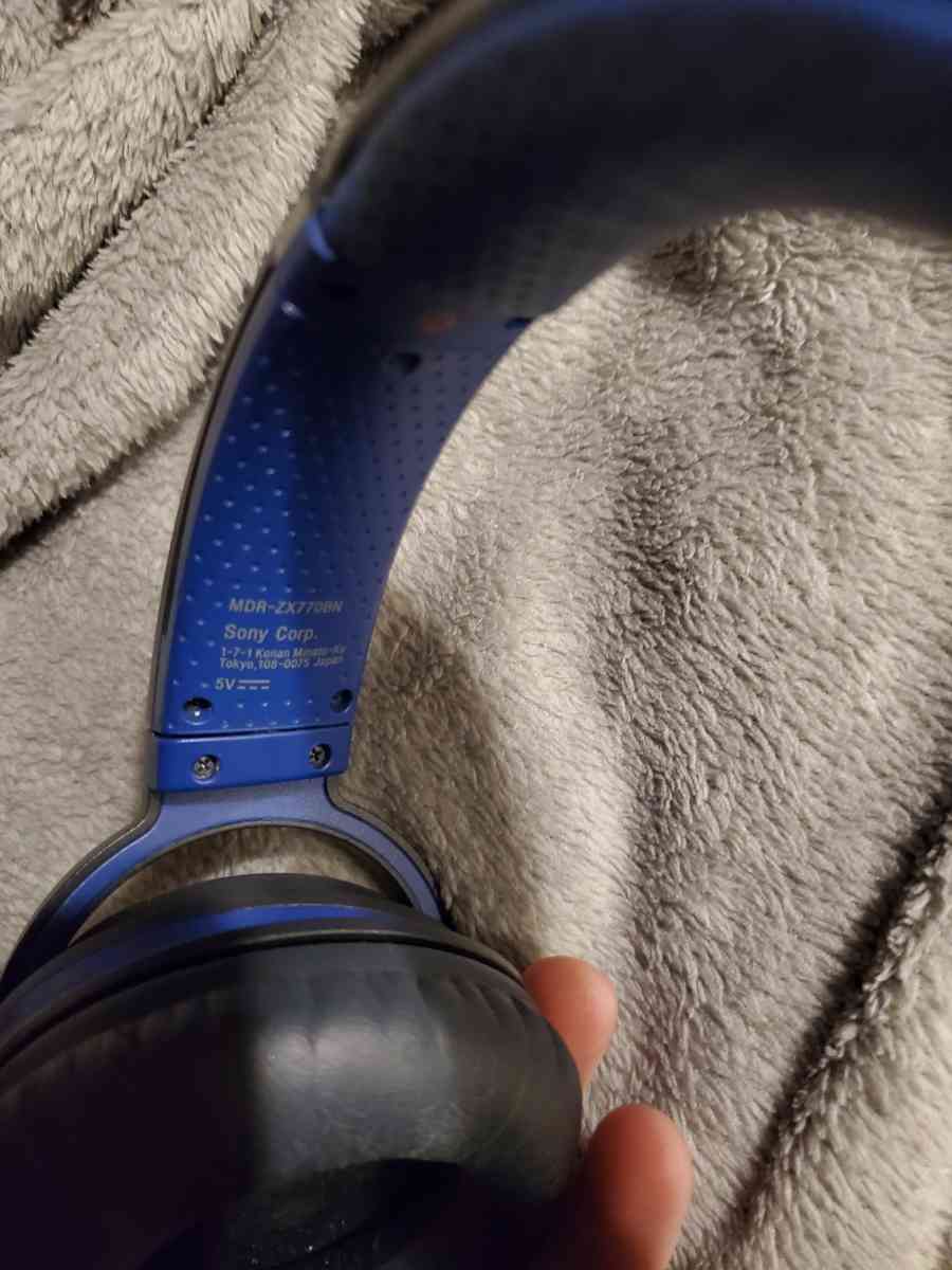 Sony MDRXB950BT Wireless Bluetooth Headphones - Wheeling, West Virginia - FleaMarketBay