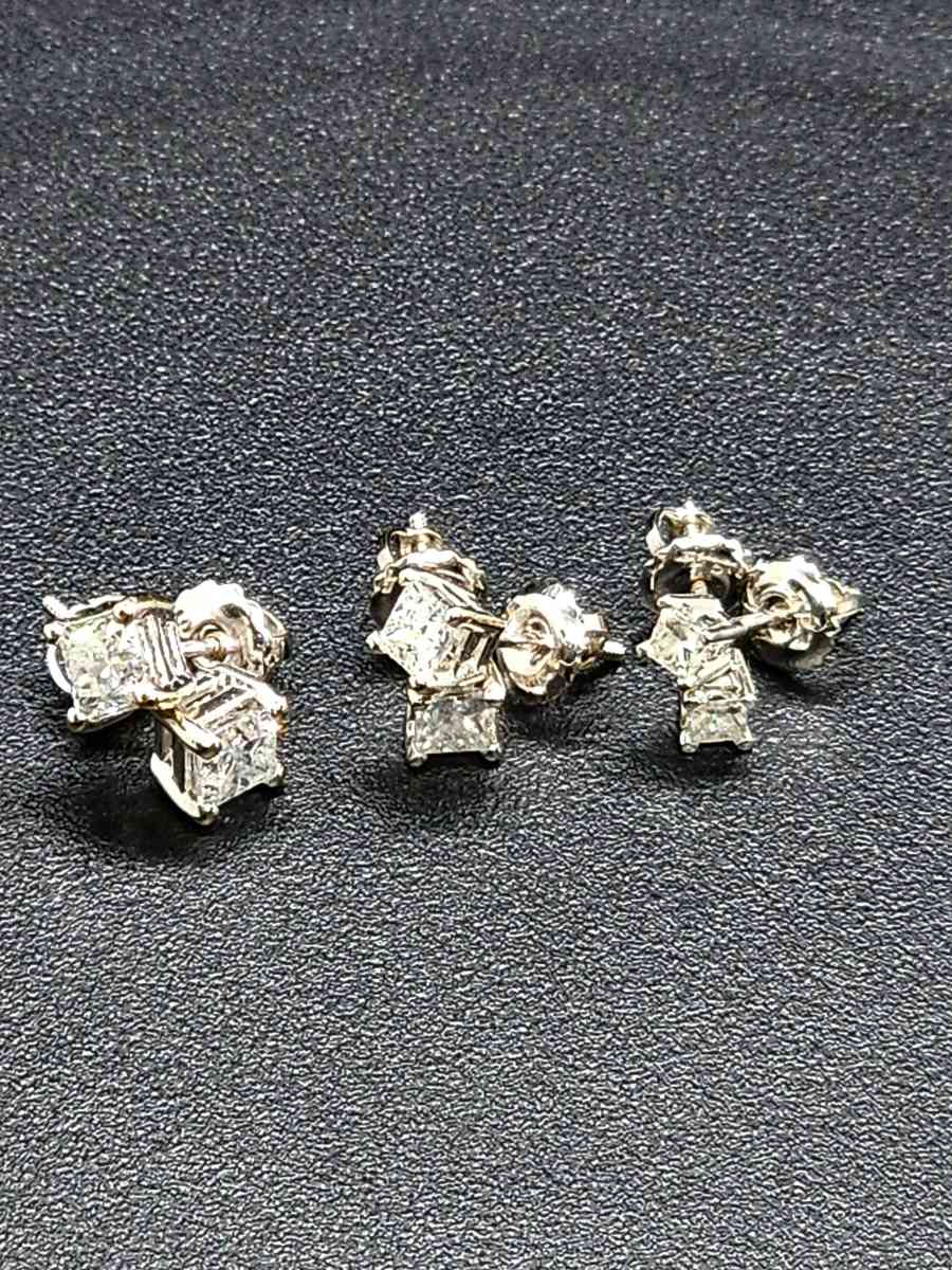 3 Pairs Natural Diamond Earings - Bowling Green, Kentucky - FleaMarketBay