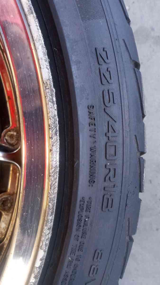 the 2 tires rims R18 sport
