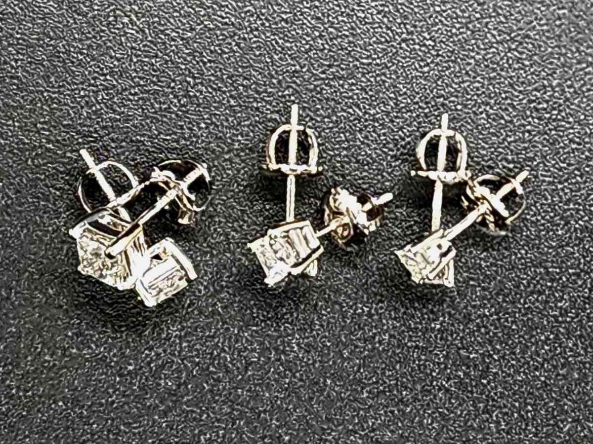 3 Pairs Natural Diamond Earings - Bowling Green, Kentucky