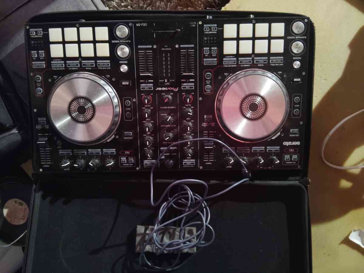 Dj controller Pioneer DDJ SR - Los Angeles, California