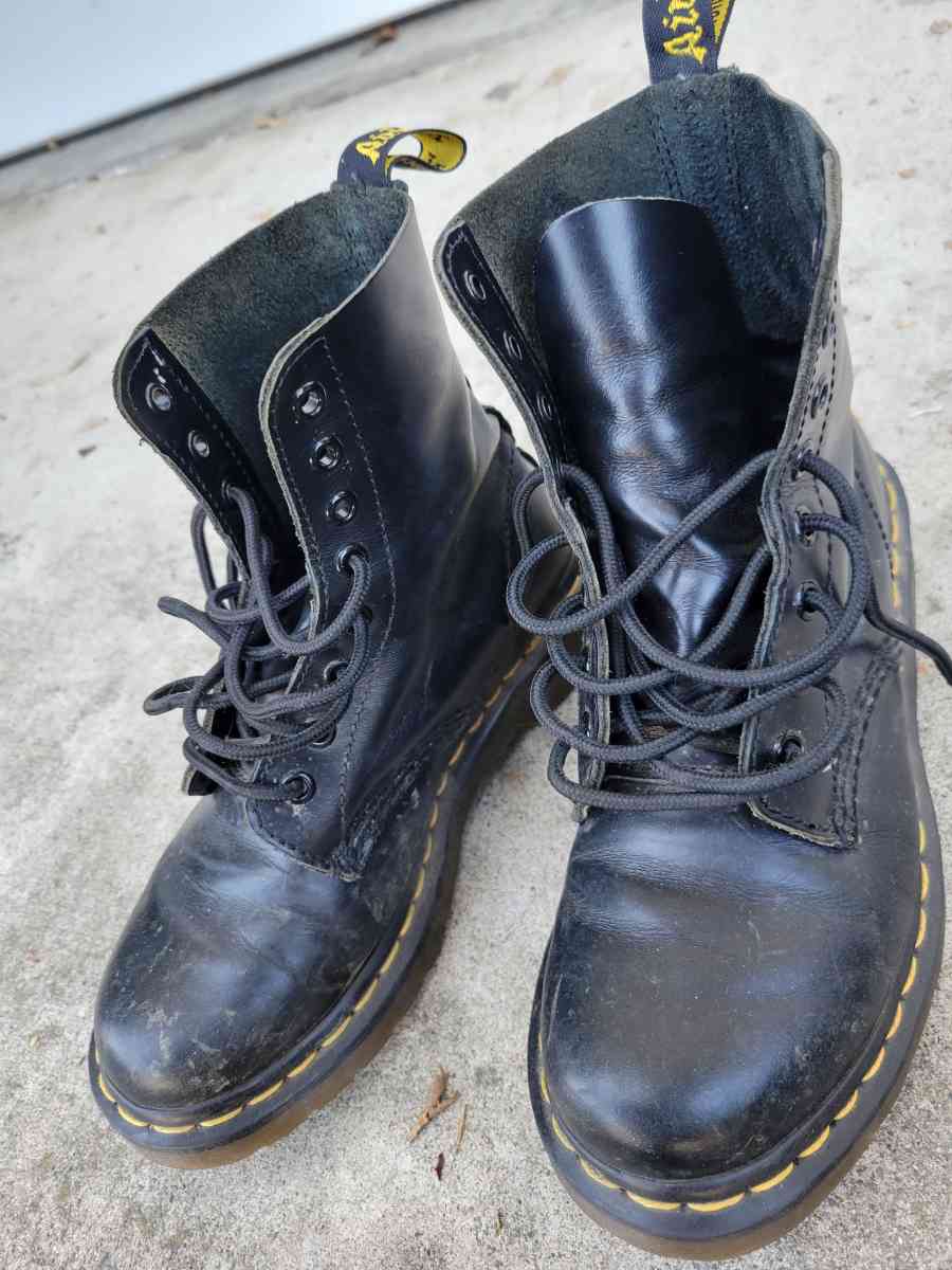 pascal doc martens boots - Orange, California - FleaMarketBay