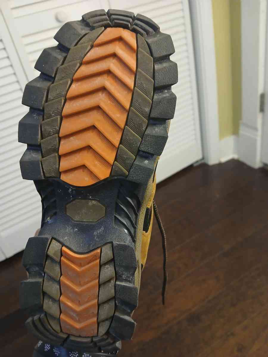 QI Feng women hiking shoes size 7 - Indianapolis, Indiana - FleaMarketBay