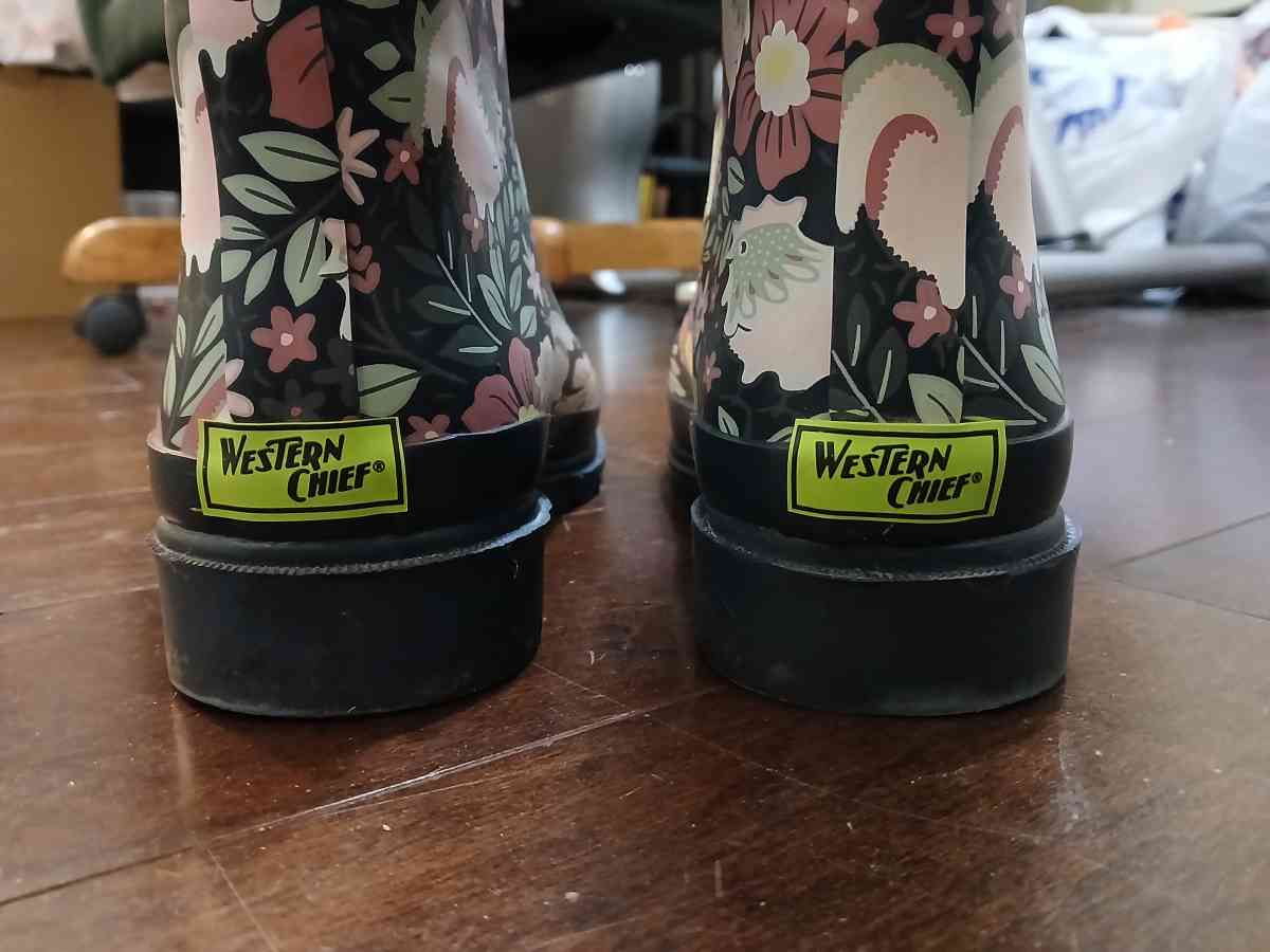Western Chief rain boots size 8 - Indianapolis, Indiana - FleaMarketBay