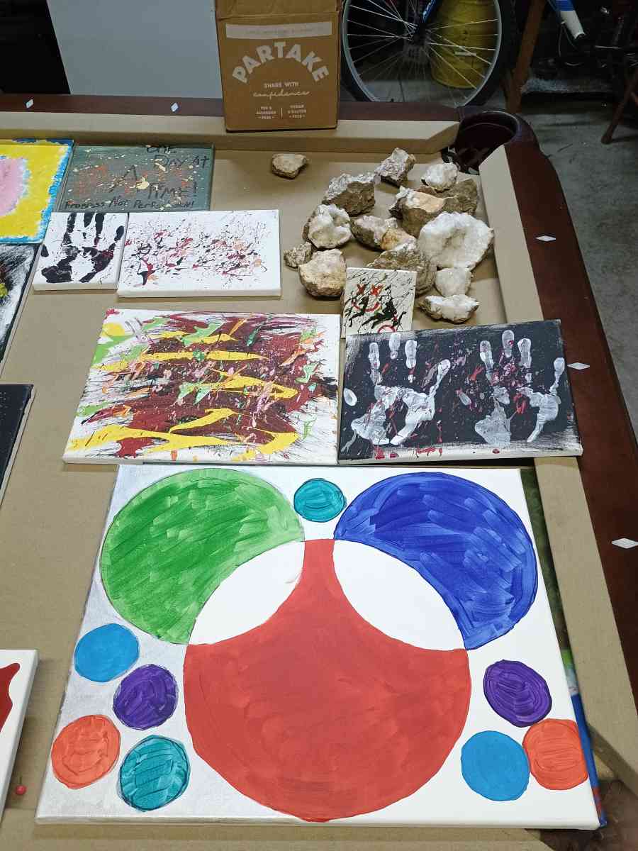 RARE CRYSTALS GEODES AND CUSTOM PAINTINGS - Terre Haute, Indiana - FleaMarketBay