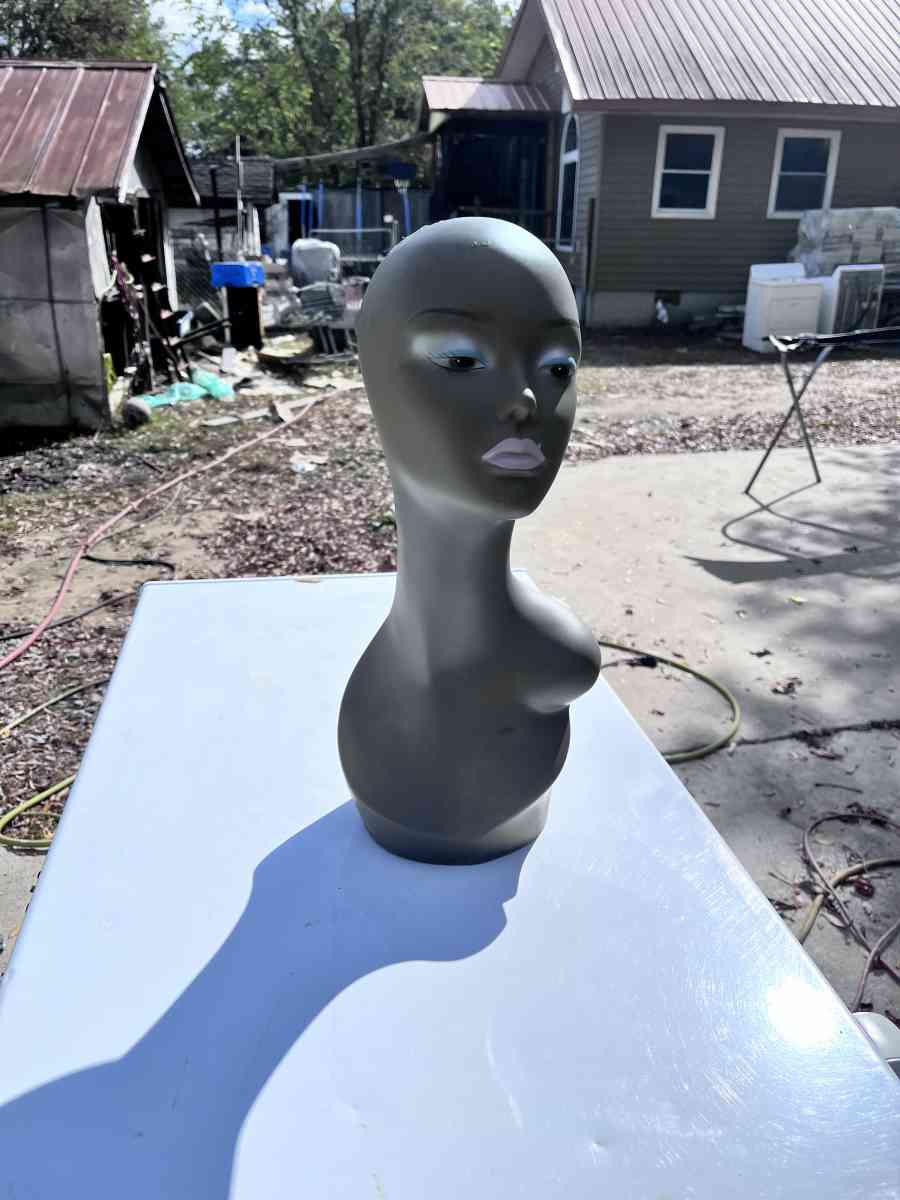 female mannequin head - Fayetteville, North Carolina - FleaMarketBay