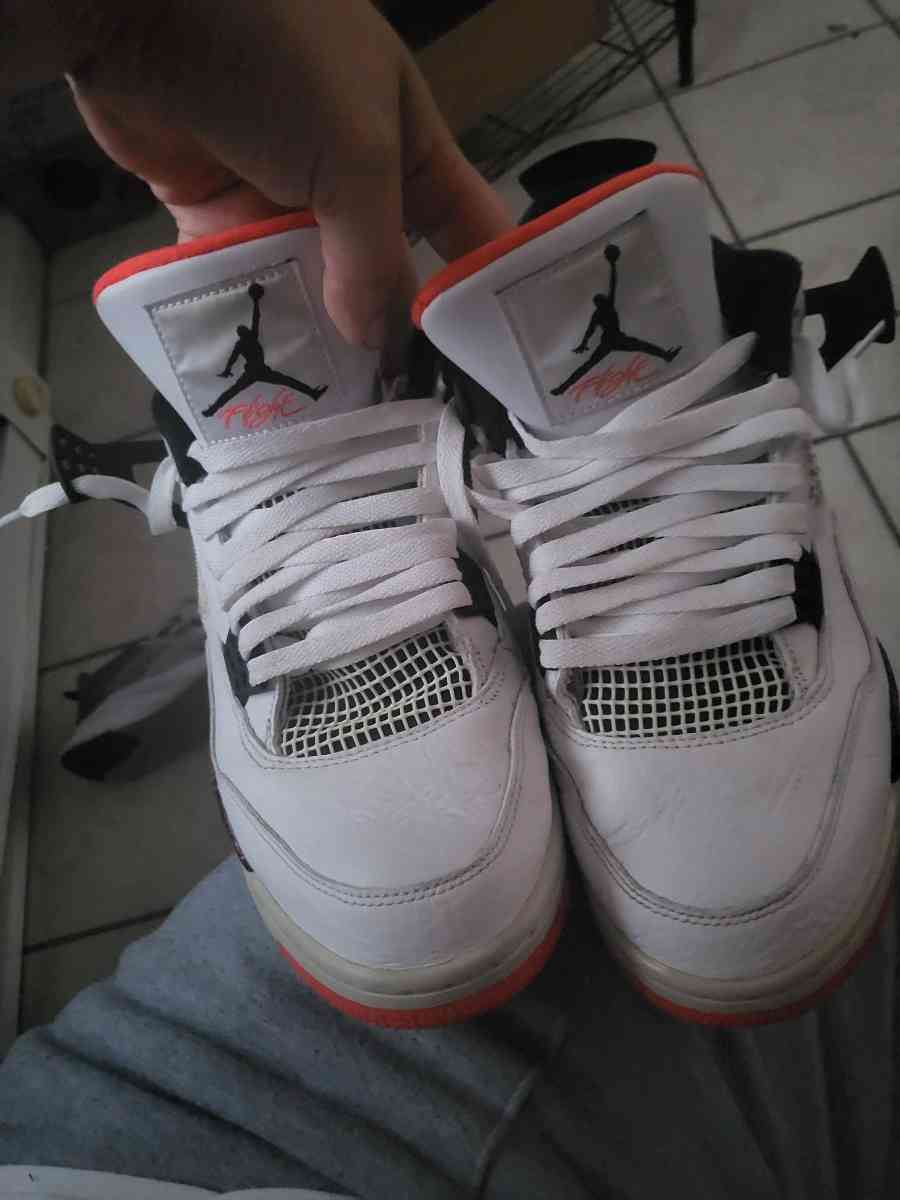 used jordans size 10 both for 25 - Alicia, Arkansas - FleaMarketBay