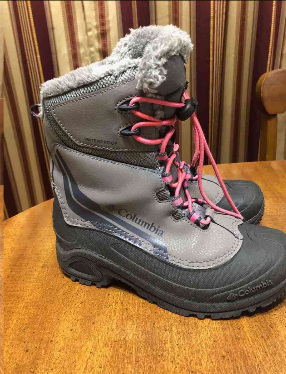 Columbia winter boots size 4 - Boone, Iowa - FleaMarketBay