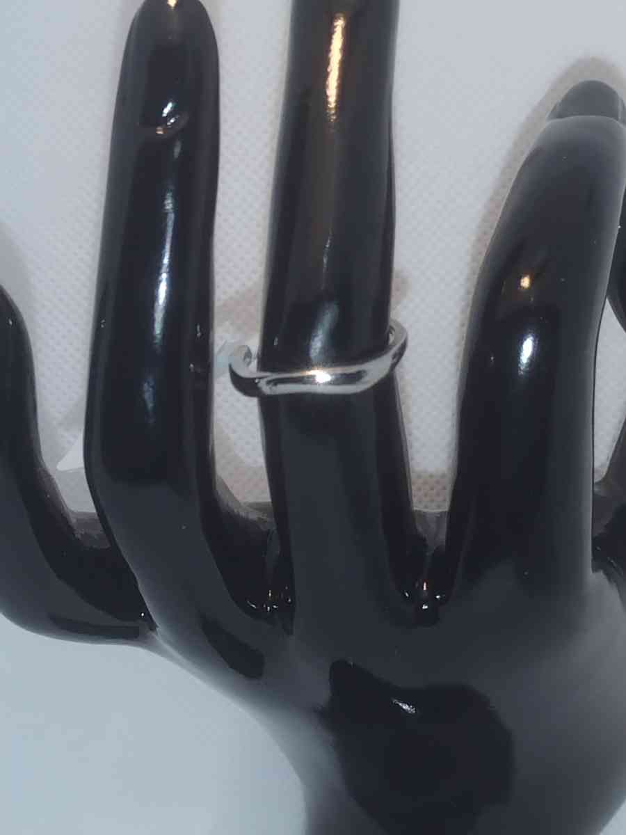 Wavy Retro Geometric Ring - Roanoke, Virginia - FleaMarketBay