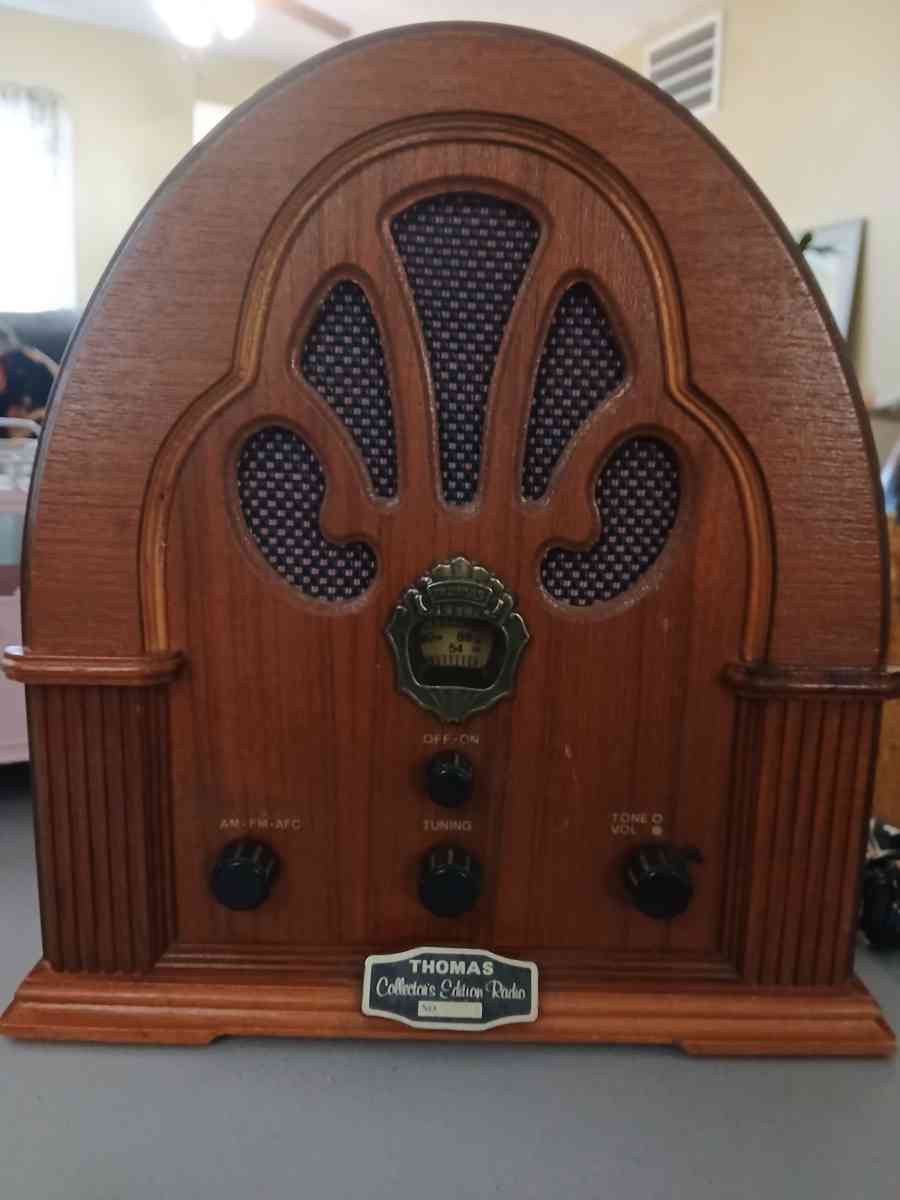 Thomas vintage radio and clock