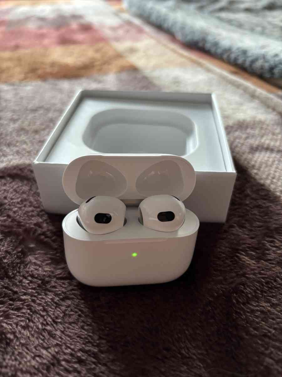 AirPods gen 3s unused - Fairfield, Connecticut - FleaMarketBay