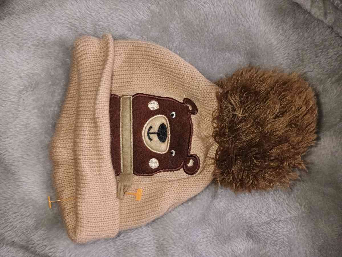 womans  hoodies and beanies and vests etc - Terre Haute, Indiana - FleaMarketBay