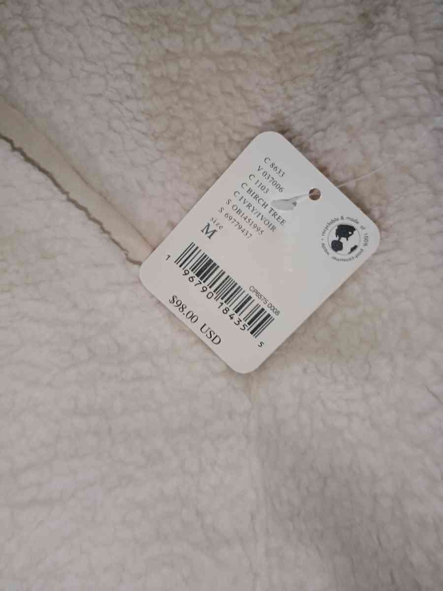 womans  hoodies and beanies and vests etc - Terre Haute, Indiana - FleaMarketBay