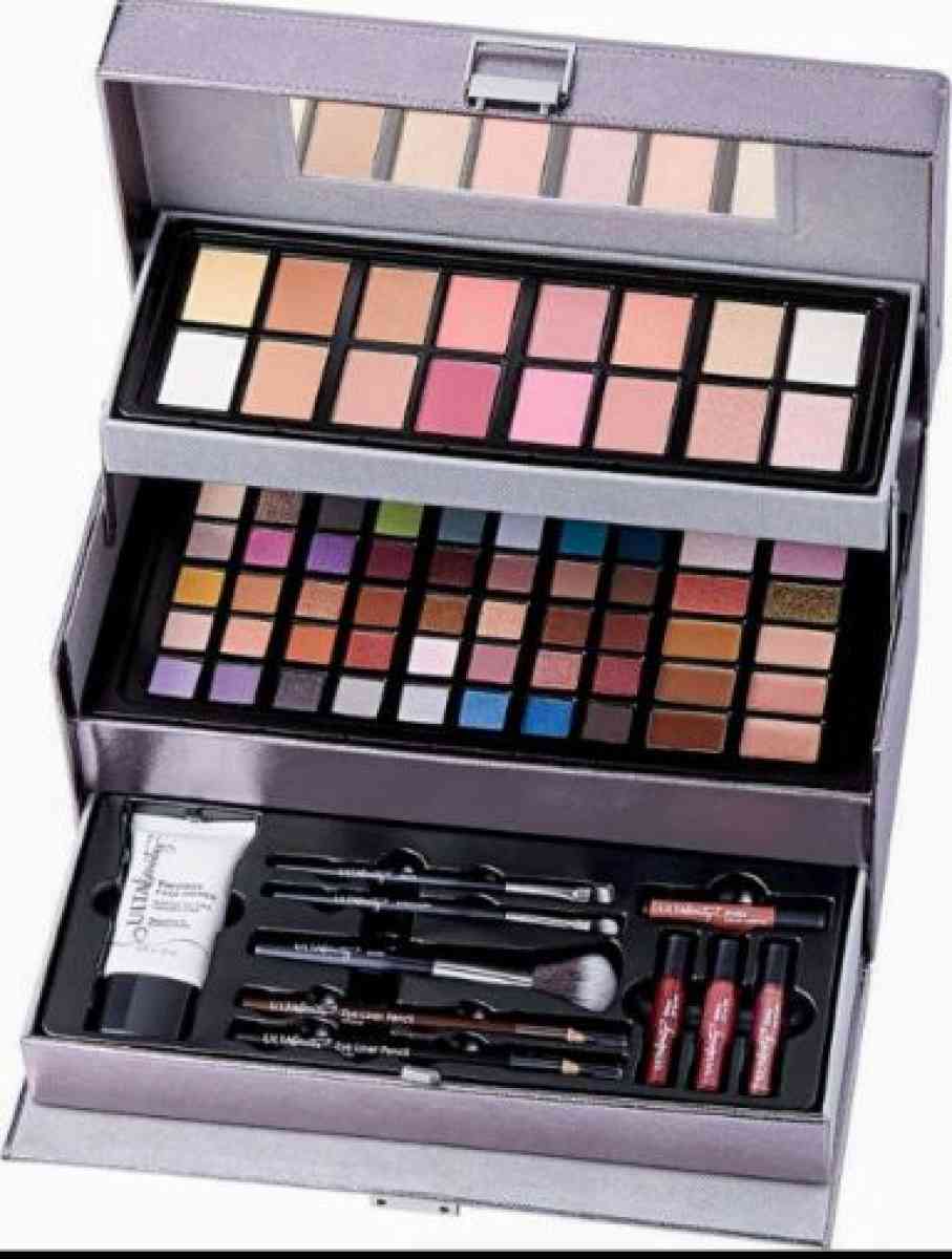 ULTA Flirty and Flawless Makeup Kit - Glendale, Arizona - FleaMarketBay