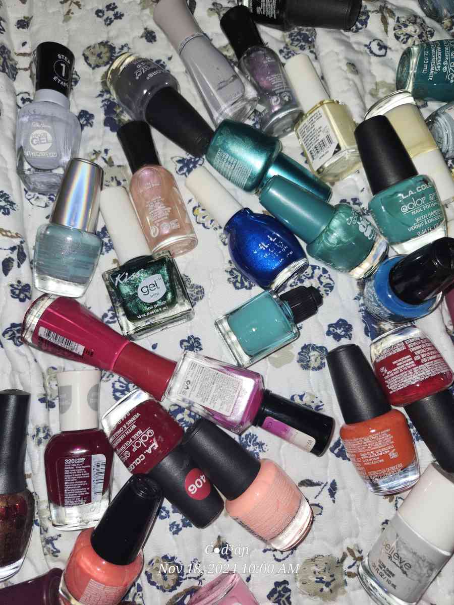 over 100 bottles of fingler nail polish - Carrollton, Kentucky - FleaMarketBay