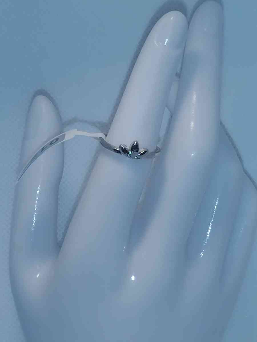 3 Leaf Retro Geometric Ring - Roanoke, Virginia - FleaMarketBay