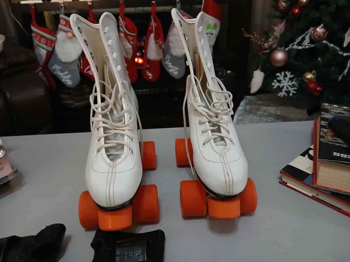 Roller Derby classic roller skates with pads and guards - Indianapolis, Indiana - FleaMarketBay