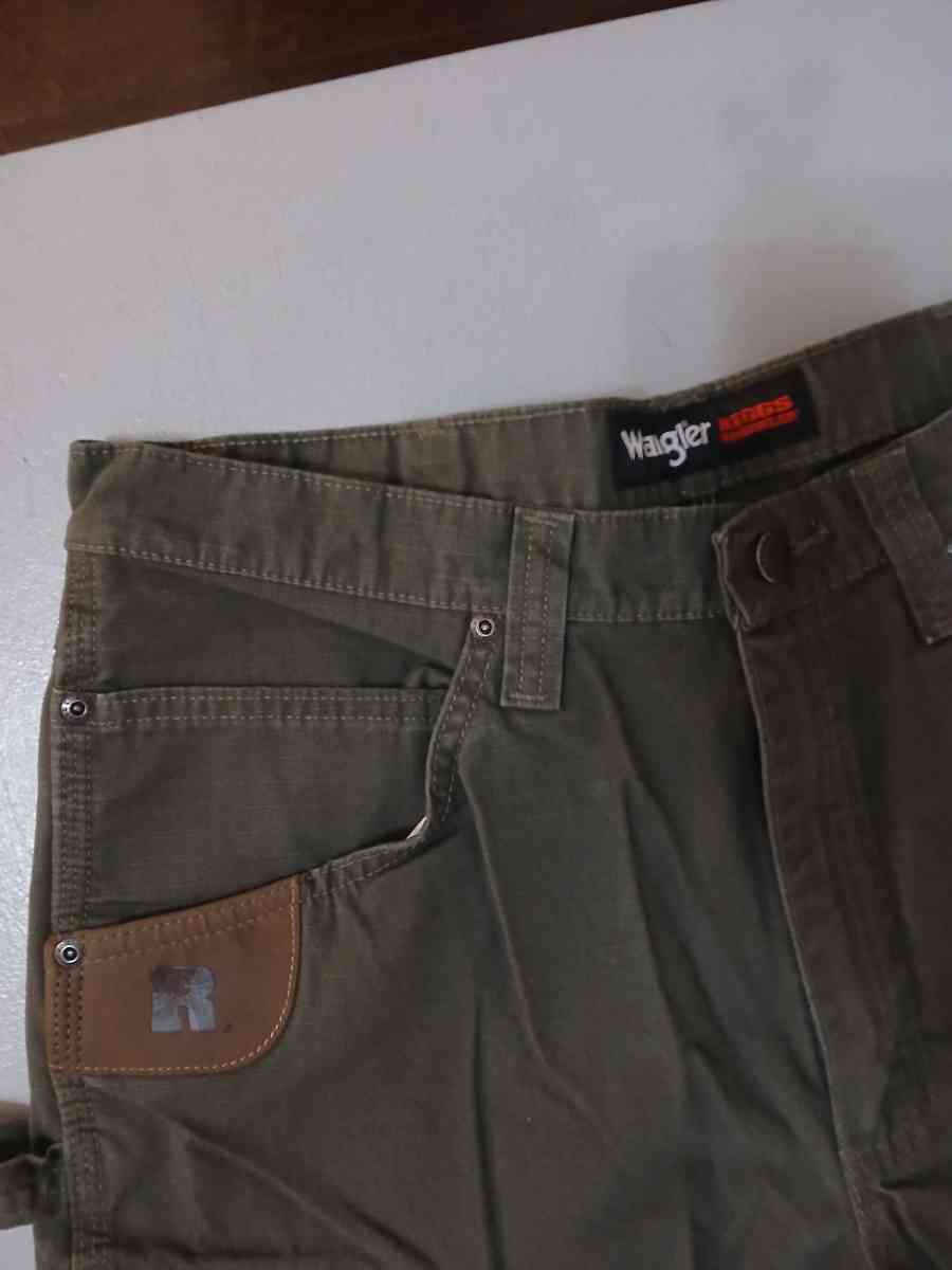 Wrangler work cargo pants 34x32 - Indianapolis, Indiana - FleaMarketBay