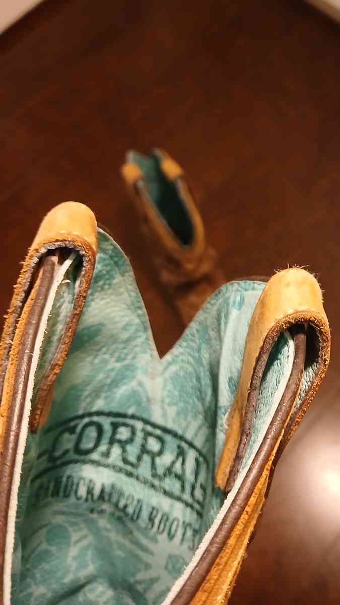 Corral handcrafted boots for men size 6 point 5 and women 8 - Indianapolis, Indiana - FleaMarketBay