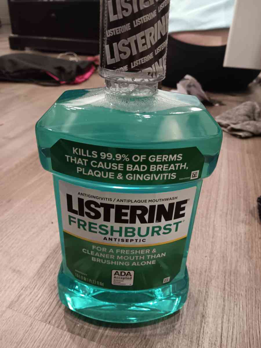 Listorine Fresh burst Antiseptic Mouthwash - Los Angeles, California - FleaMarketBay