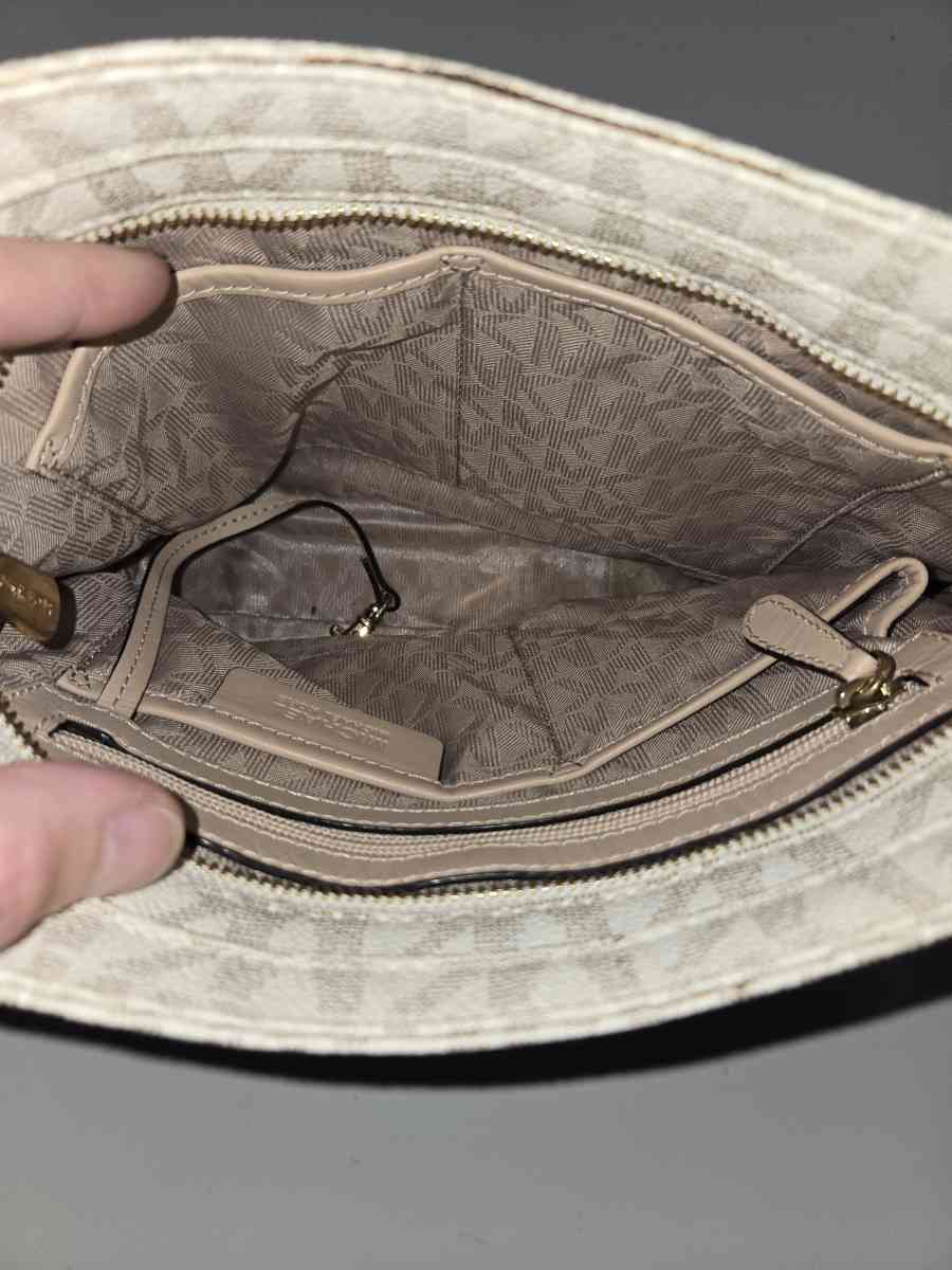 Michael KORS HANDBAG - Indianapolis, Indiana - FleaMarketBay