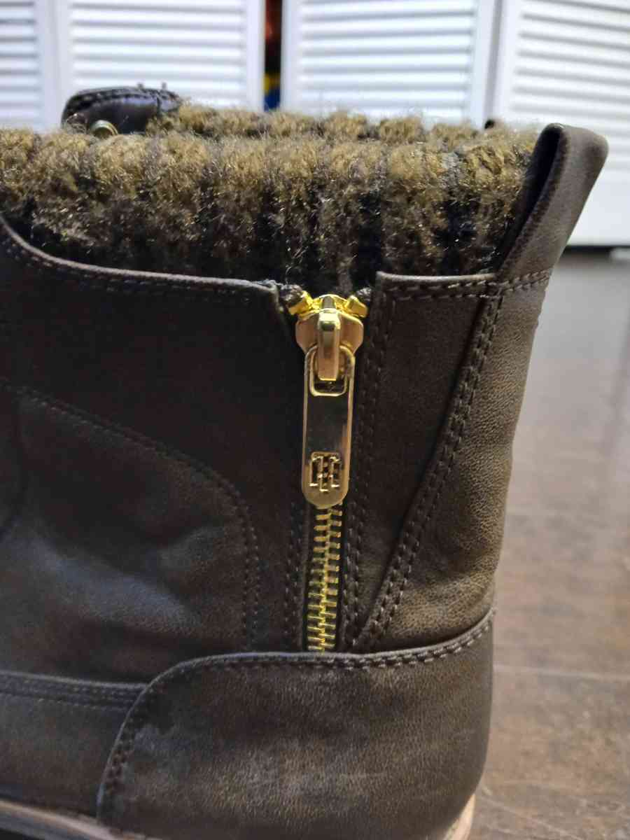 Tommy Hilfiger womens Brown boots Size 11M closed ankle - Indianapolis, Indiana - FleaMarketBay