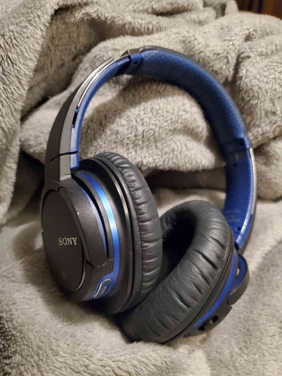 Sony MDRXB950BT Wireless Bluetooth Headphones - Wheeling, West Virginia
