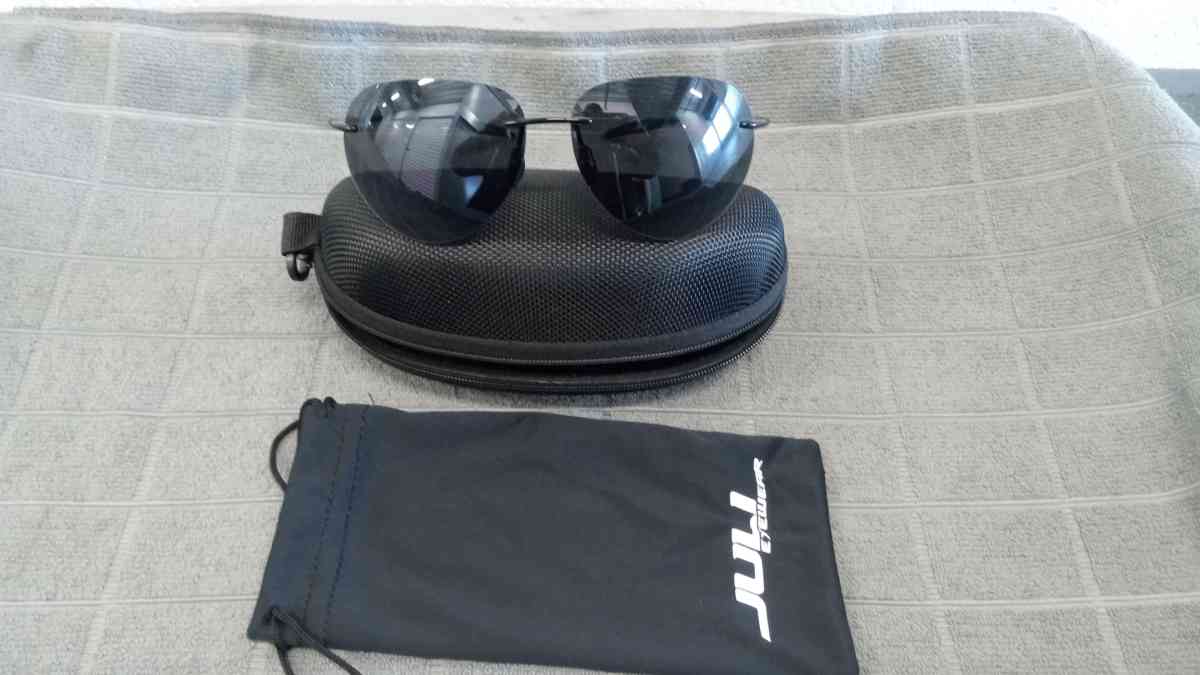 the sunglasses type aviator 58 m - Atherton, California - FleaMarketBay