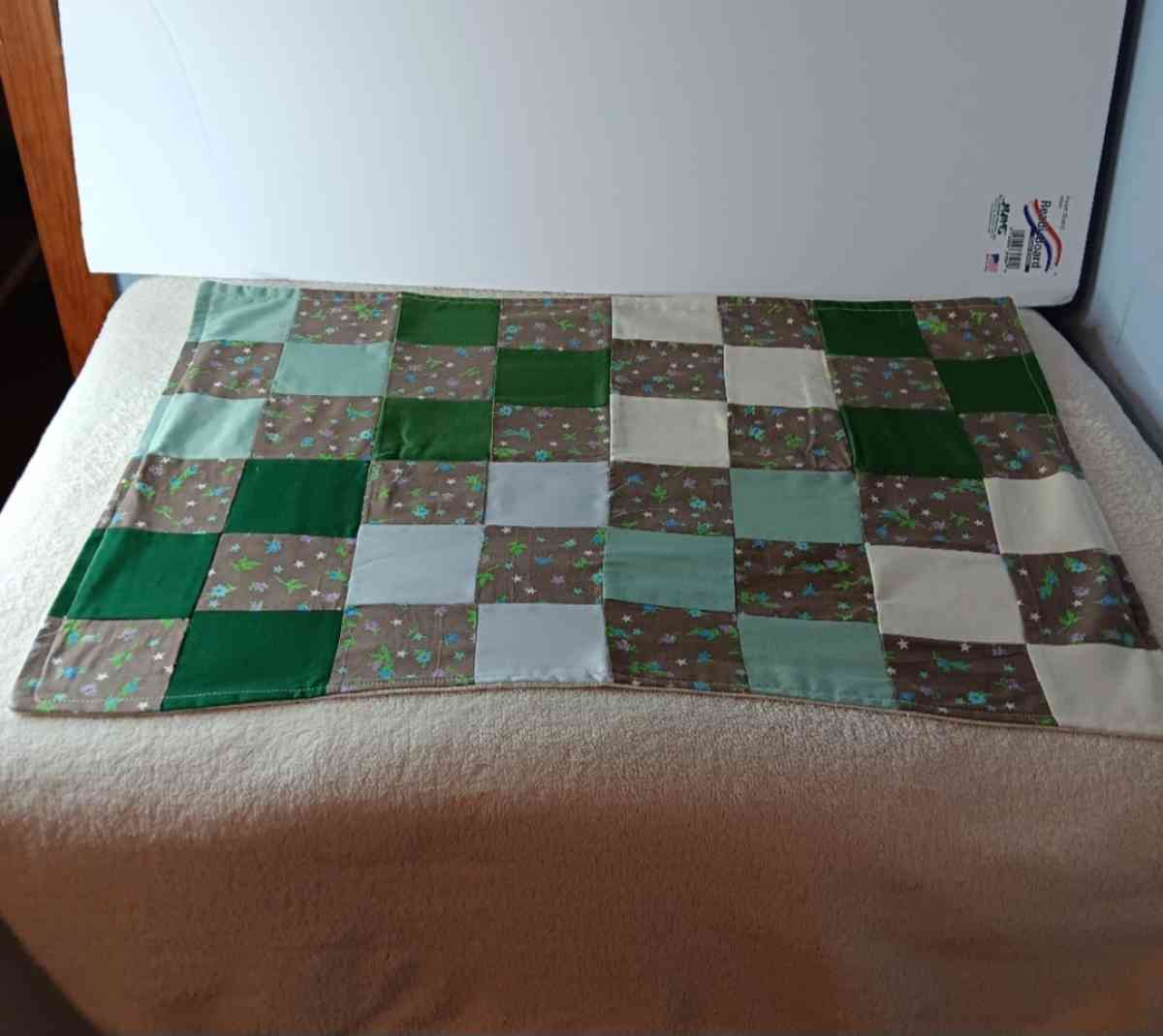 Handmade Floral Table Topper - Nashville, Arkansas - FleaMarketBay